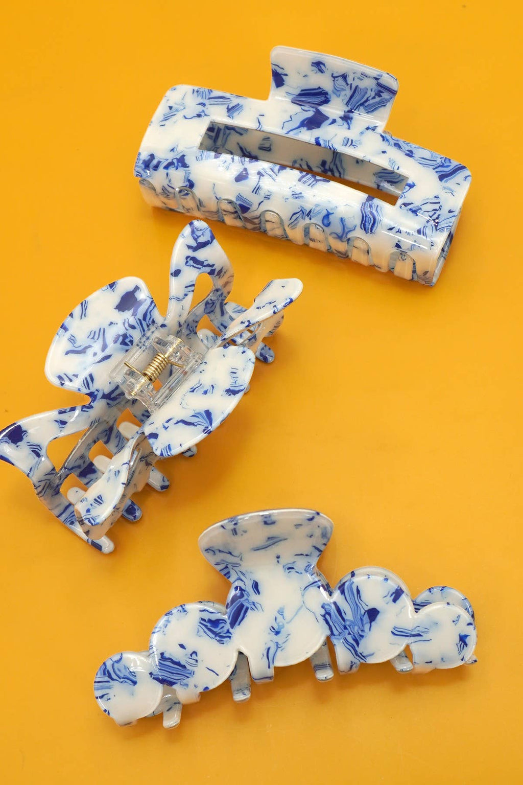 VINTAGE TOILE PATTERN PORCELAIN HAIR CLAW CLIPS | 40H915